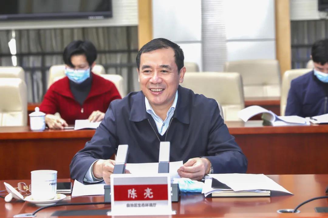 磨長(cháng)英到自治區生態(tài)環(huán)境廳調研